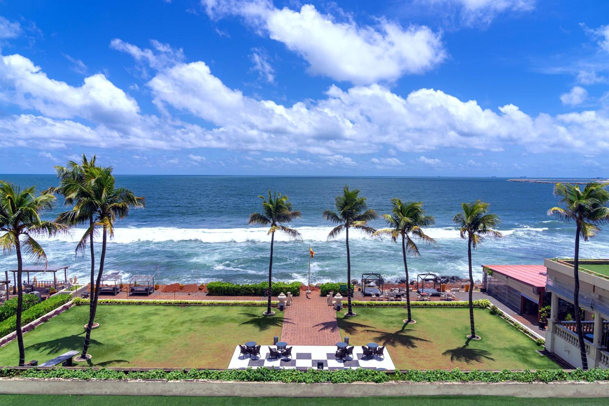 갈레 페이스 호텔 콜롬보 외부 사진 View of the beach from the hotel